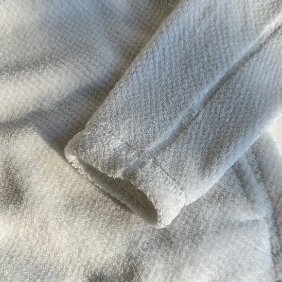 Patagonia Women's Soft Cream Pullover - Picture 4 of 6